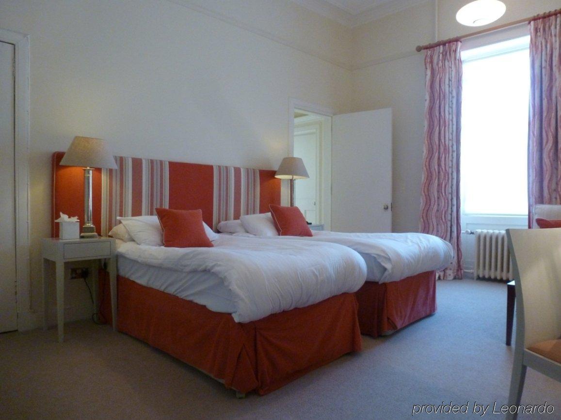 Royal Overseas League Hotel Эдинбург Номер фото
