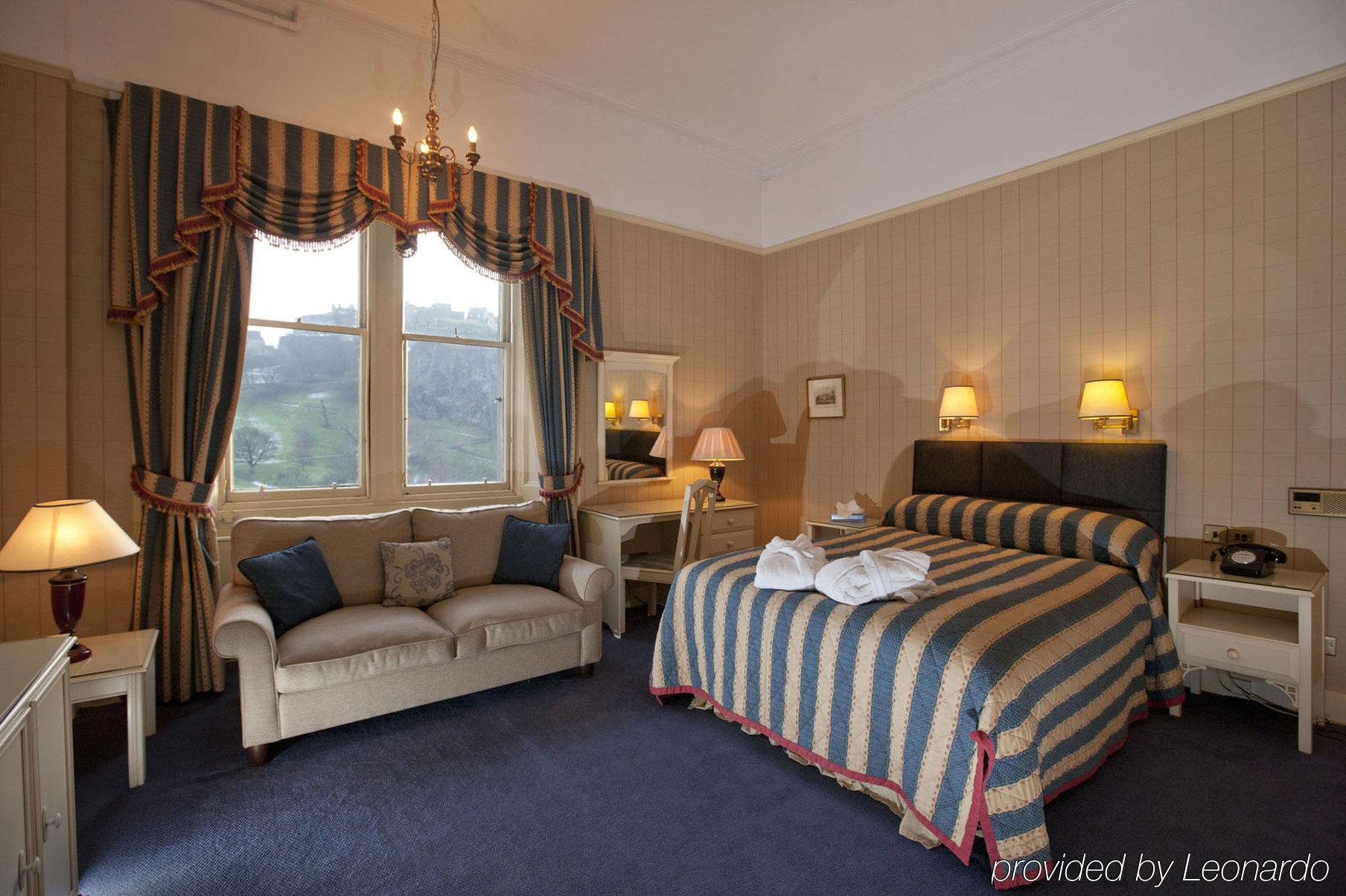Royal Overseas League Hotel Эдинбург Номер фото